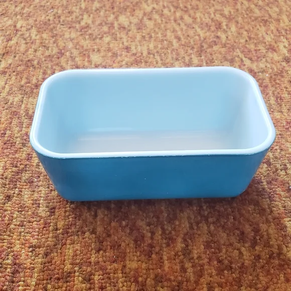 Pyrex Rectangular Dish - Picture 1 of 9